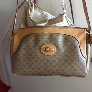 Gucci crossover handbag.authenic